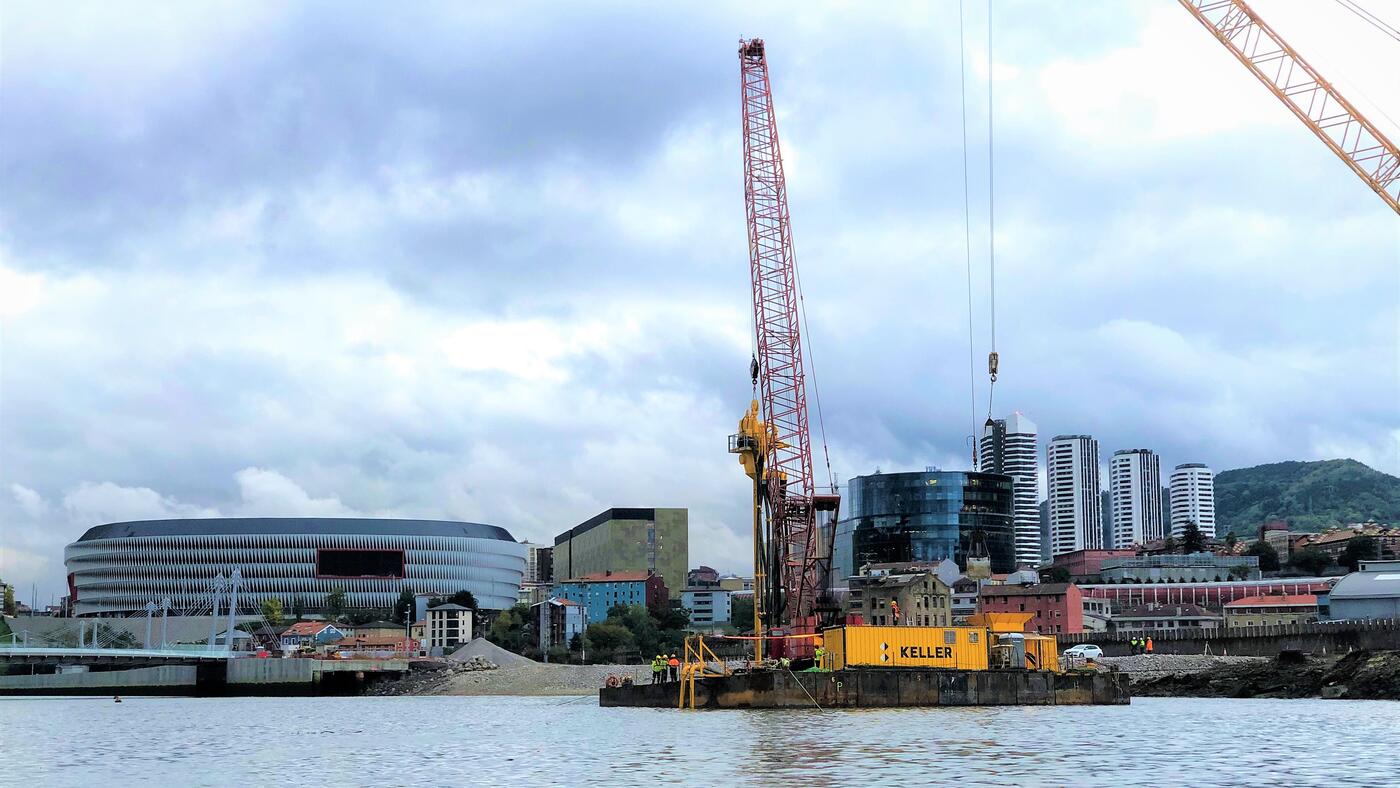 Rig on barge