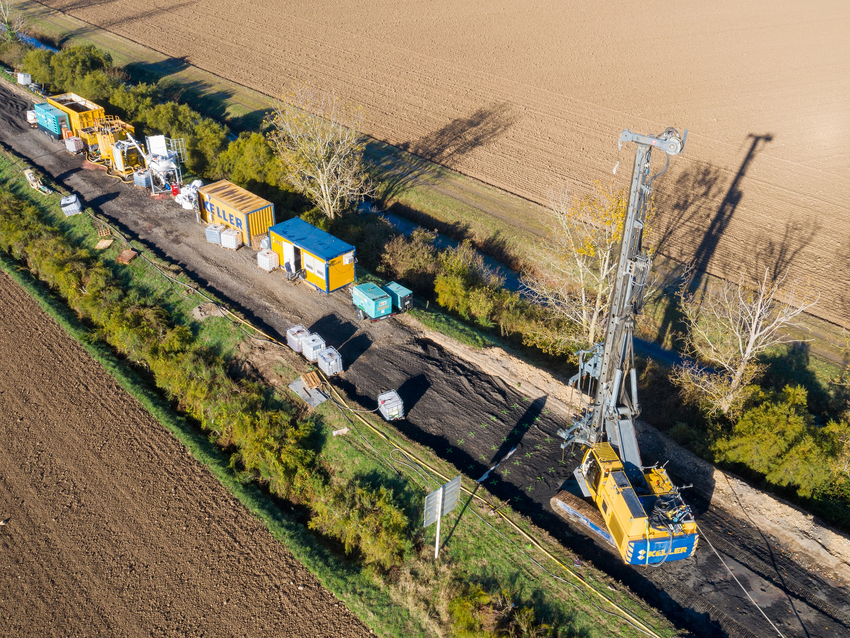 Keller rigs working on narrow site between farmer's fields