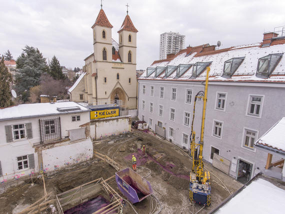 keller rig in between three historic austrian buildings