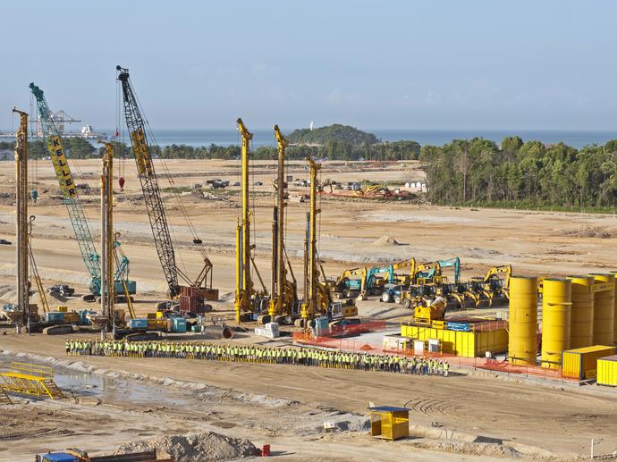 yellow and blue rigs lined up